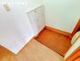 玄関　同物件の別部屋になります。