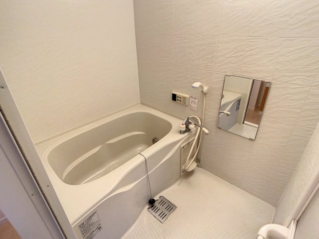 バス・シャワールーム　掲載写真につきましては、同型モデルを掲載しておりますため、実