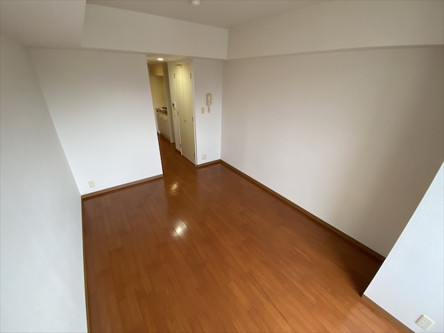 居室・リビング　エアコン付きで快適に過ごせます♪