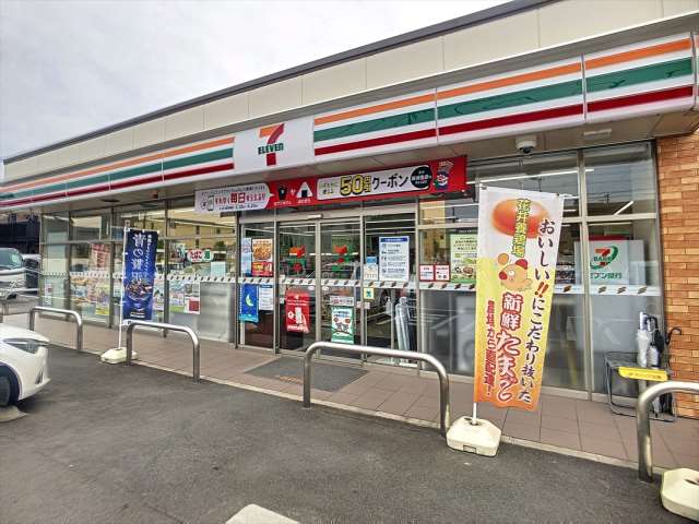 コンビニ　セブンイレブン（コンビニ）まで520m
