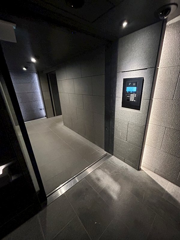 エントランス　内見予約受付中、お気軽にお問い合わせください。【0037-6