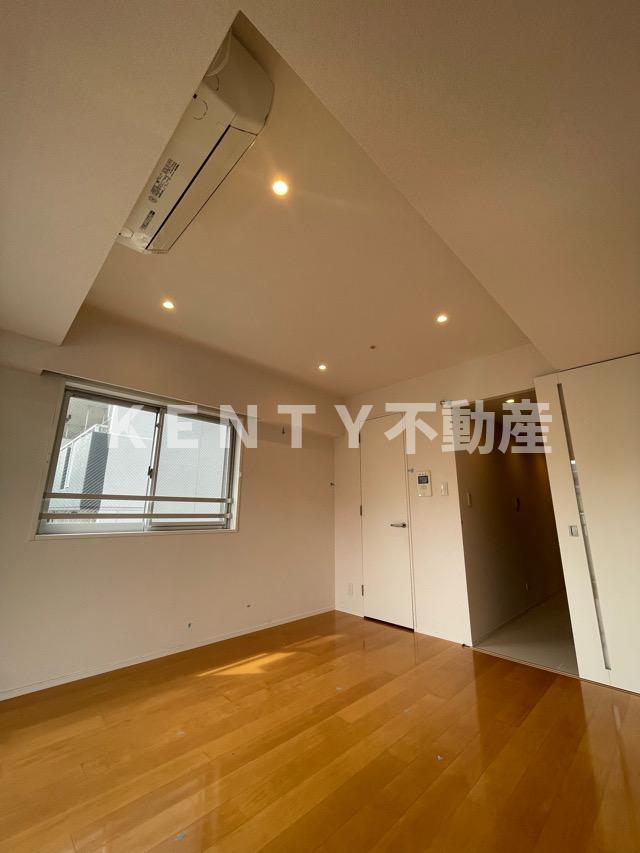 その他部屋・スペース　開放的な寝室です