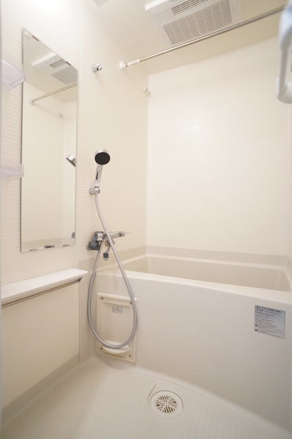 バス・シャワールーム　参考写真（同建物別部屋のものです）