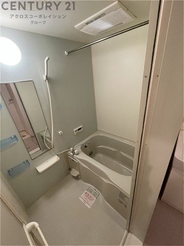 バス・シャワールーム　浴室乾燥・追い焚き機能付き♪