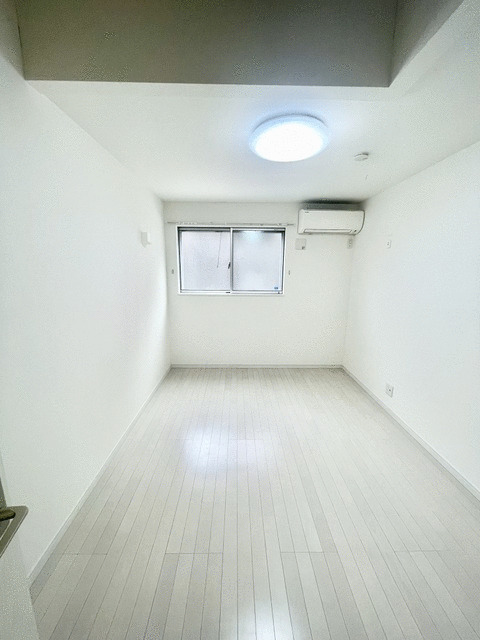 居室・リビング　室内6.42帖と使い勝手が良い洋室