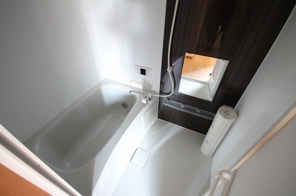 バス・シャワールーム　※参考写真　こちらは106号室のものです。色・設備等の違いが
