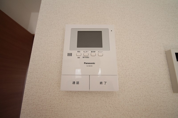 セキュリティ　※参考写真　こちらは106号室のものです。色・設備等の違いが