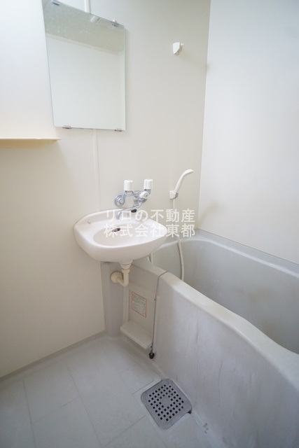 バス・シャワールーム　使いやすい☆洗面ボウルと一体型のバスルームです♪