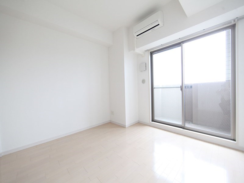 バルコニー　洋室7.2帖　エアコン完備　クローゼット付　バルコニー