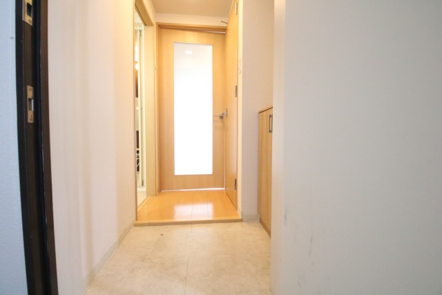 玄関　※別室の参考写真の為、現況優先です。