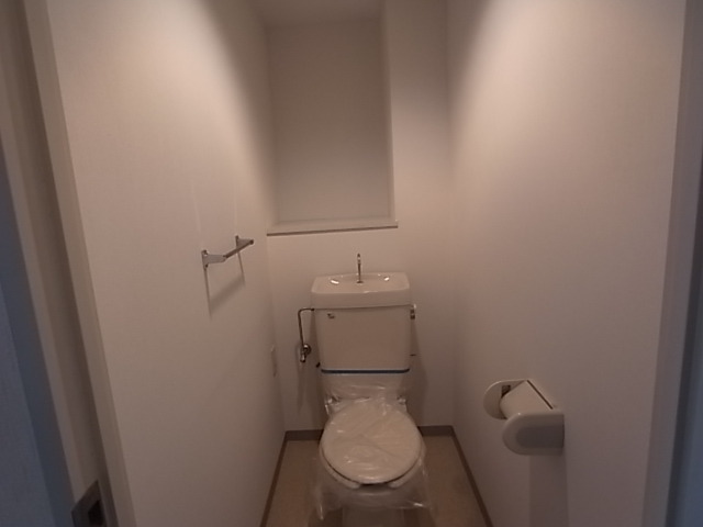 トイレ　広々としたトイレ