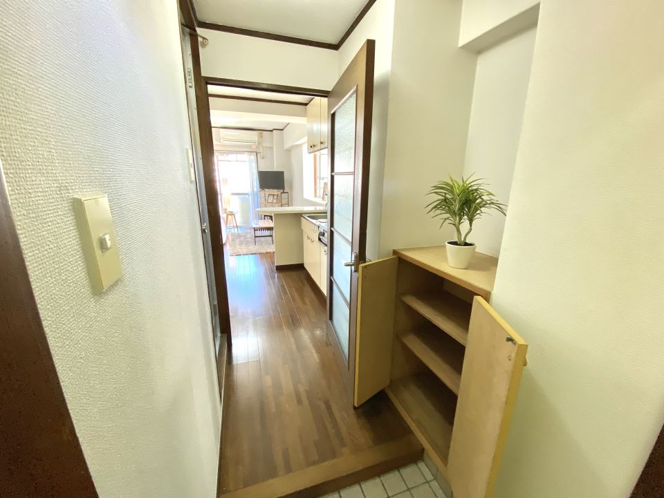 玄関　靴箱は上に小物も置けて便利です