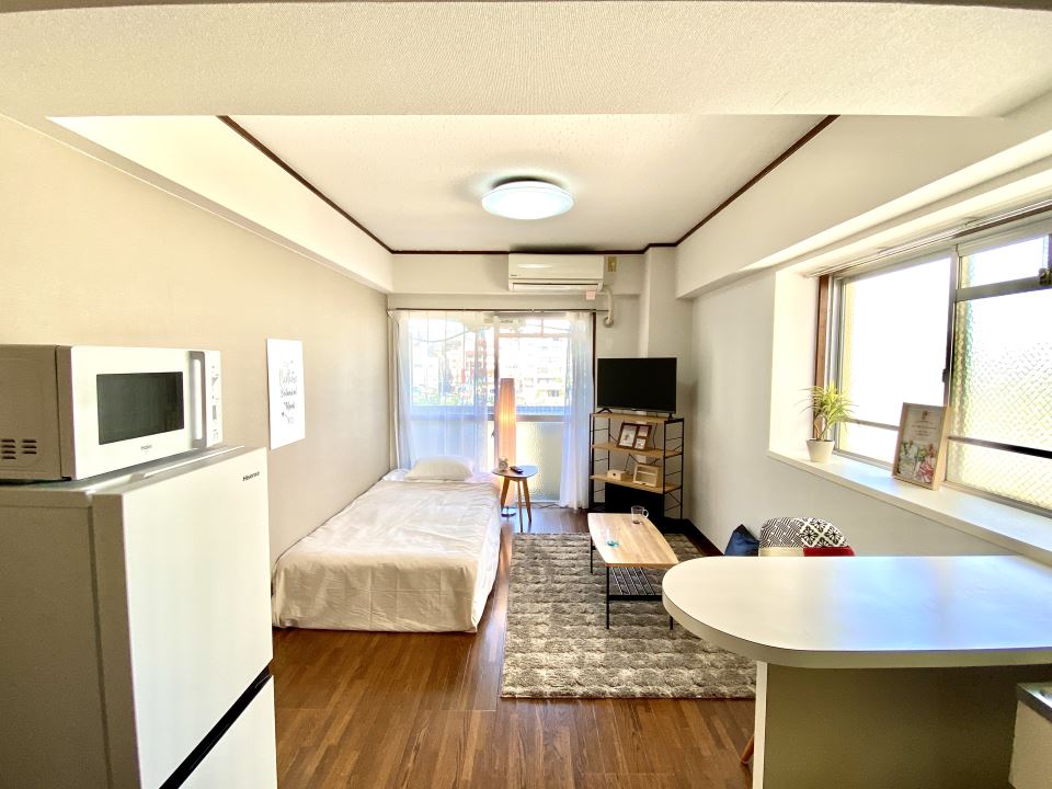 居室・リビング　明るく開放感のある８畳の洋室です