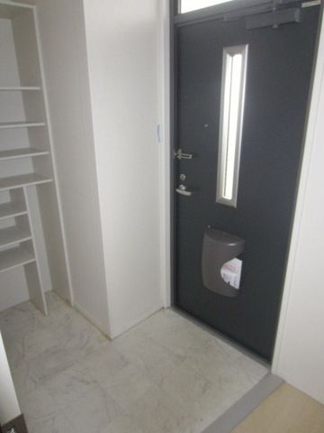 玄関　シューズボックス付き