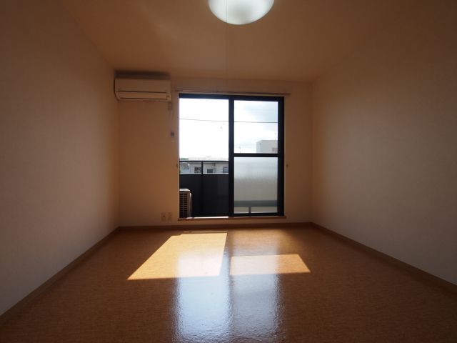 居室・リビング　202号室の写真です。