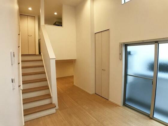 居室・リビング　※別号室の写真のため現況と少し異なります