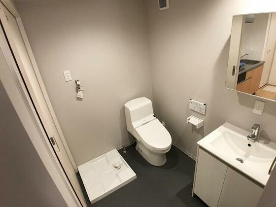 トイレ　※別号室の写真のため現況と少し異なります