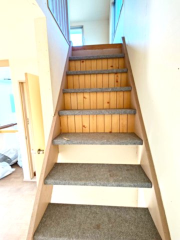 玄関　階段