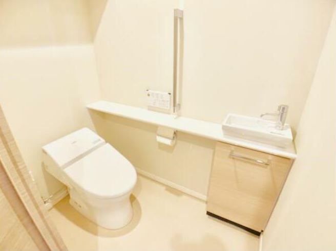 トイレ　（別タイプ参考写真）アトラスブランズタワー三河島　荒川区東日