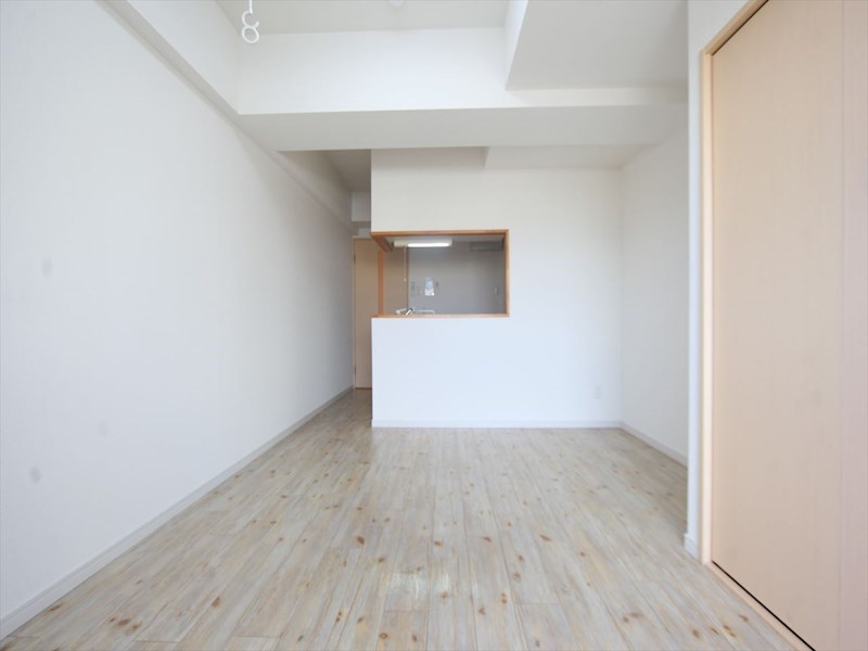 その他部屋・スペース　洋室10.7帖　カウンターキッチン　クローゼット付