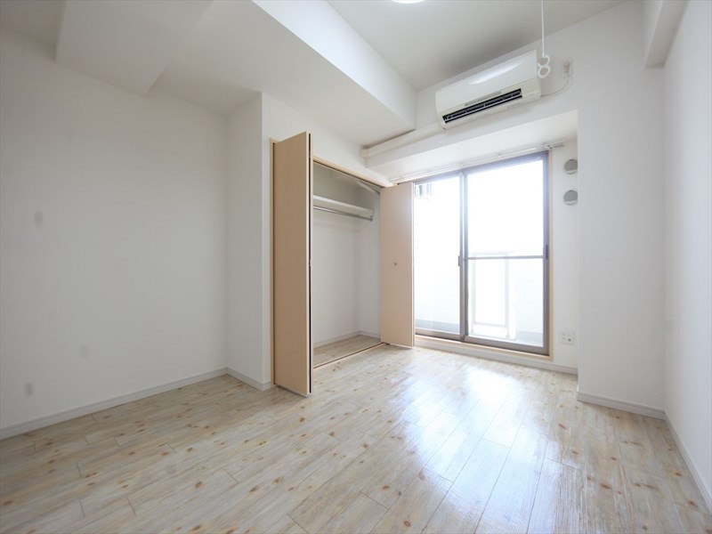 居室・リビング　洋室10.7帖　クローゼット付（収納充実してます）