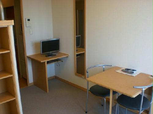 居室・リビング　1Fはフローリング、2Fはカーペット