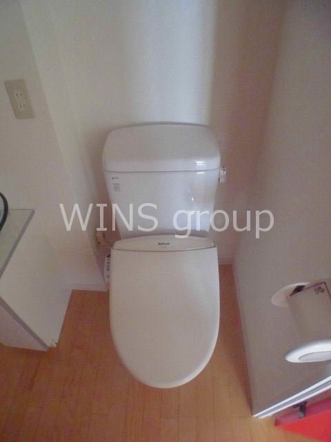 トイレ　ウォシュレット付きのきれいなトイレです