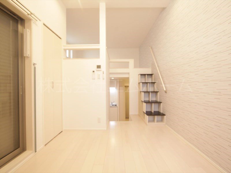 居室・リビング　洋室6帖　上段ロフト5.6帖（収納でも使えます）同型写真