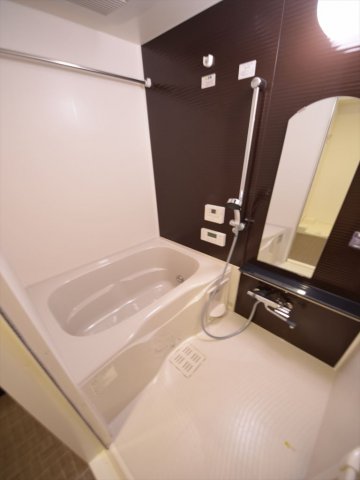 バス・シャワールーム　プレサンス堺筋本町駅前シェル　風呂