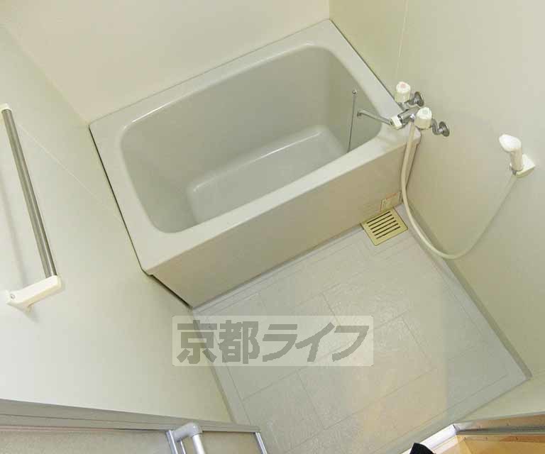 バス・シャワールーム　ぴかぴかの浴室です