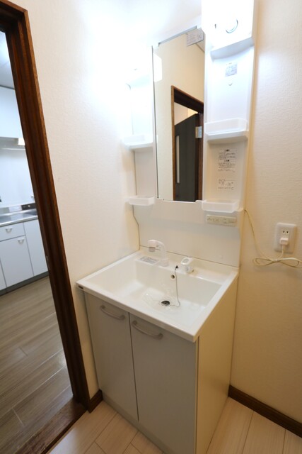 洗面設備　☆忙しい朝に便利なシャワー付独立洗面台☆