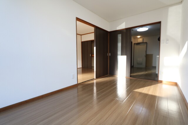 居室・リビング　☆広さ５．２帖のお部屋☆