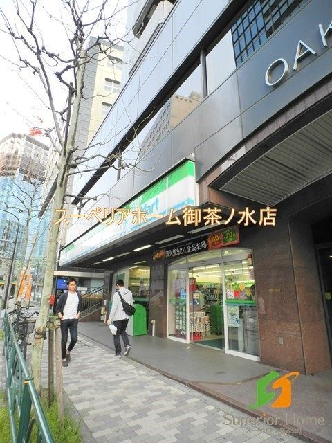 コンビニ　ファミリーマートホテルマイステイズ御茶ノ水店（コンビニ）まで208m