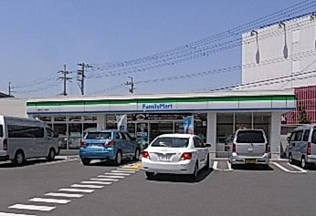 コンビニ　ファミリーマート（コンビニ）まで250m