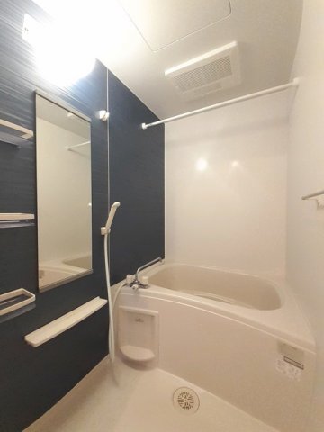 バス・シャワールーム　落ち着いた空間のお風呂です