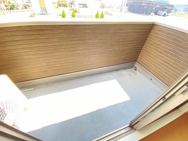 バルコニー　陽当たり良好なバルコニーです