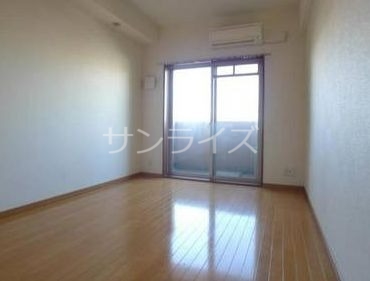 バルーンフラワー諏訪の居間写真