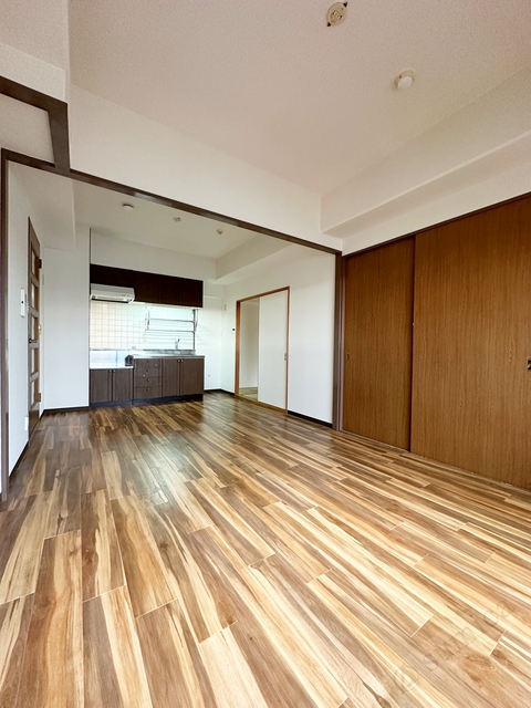 居室・リビング　広々リビングスペース１０帖・ゆとりある広さ♪♪