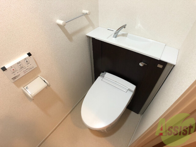 トイレ　トイレは、嬉しいウォシュレット付きです。
