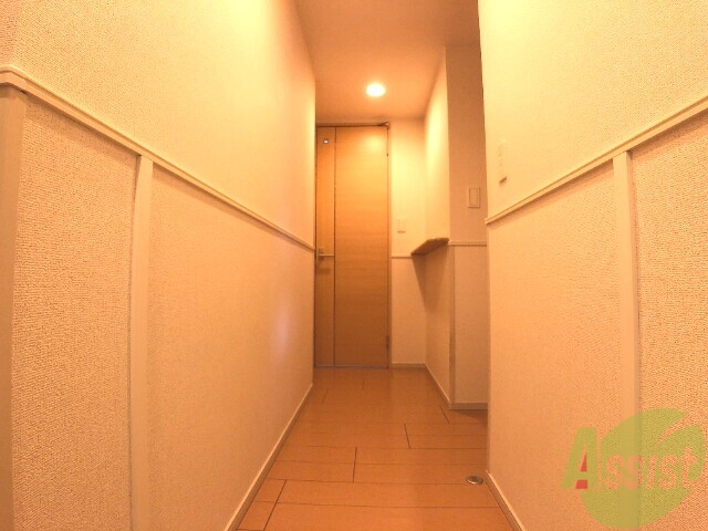 玄関　玄関からは、すぐにお部屋が見えないので安心ですね。