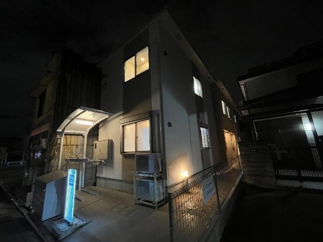 エントランス　外観写真（夜）