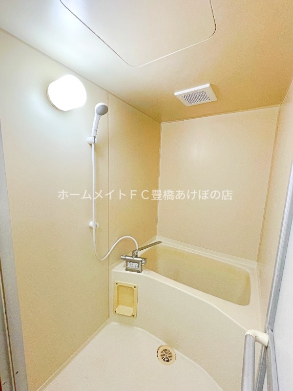 バス・シャワールーム　同型別部屋写真（反転）