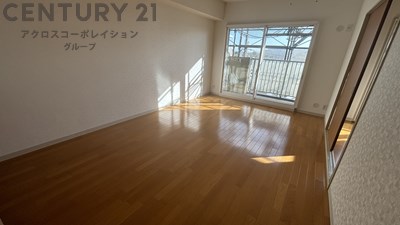 居室・リビング　床色が明るくて綺麗です♪