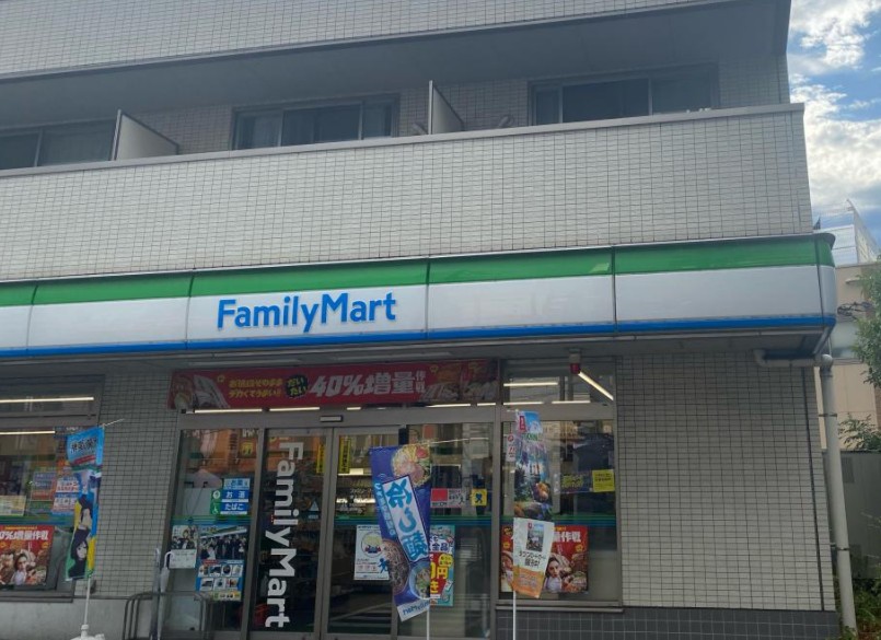 コンビニ　ファミリーマート 東大井三丁目店（コンビニ）まで72m