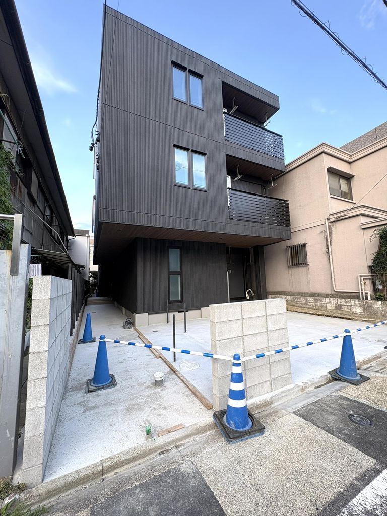 建物外観　駐車場