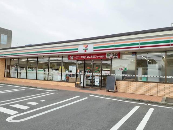 コンビニ　セブンイレブン（コンビニ）まで800m