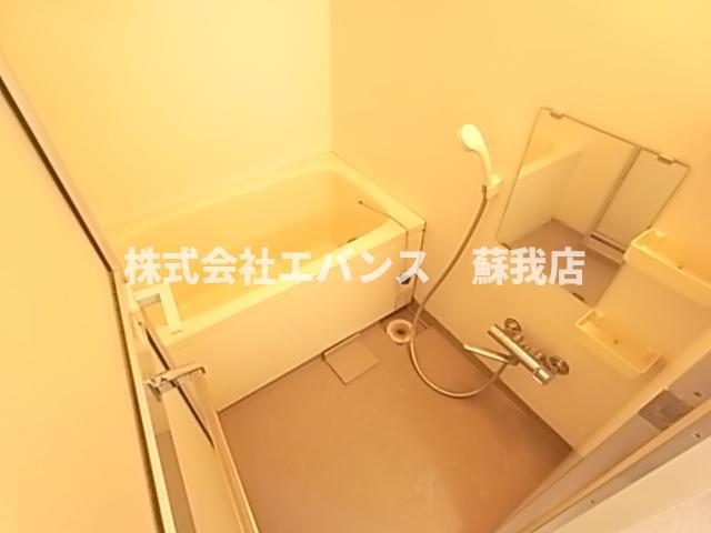 バス・シャワールーム　落ち着いた空間のお風呂です
