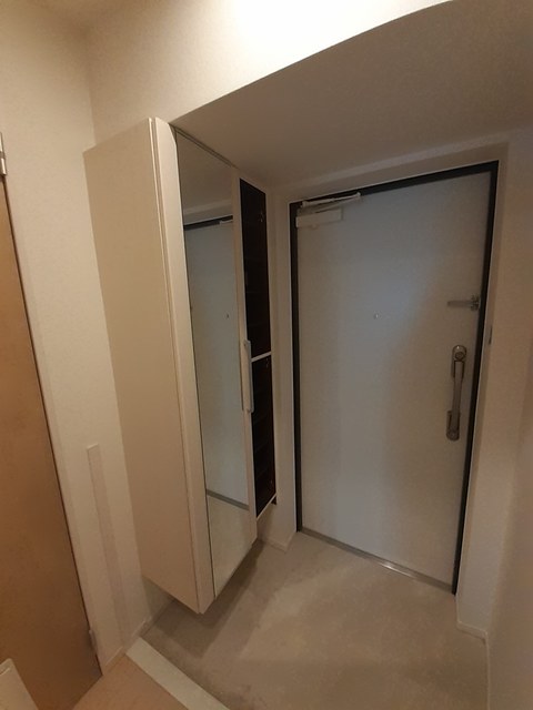 玄関　※同物件・同タイプの写真です。