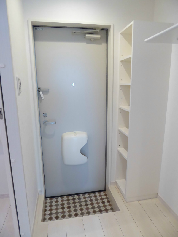 玄関　別部屋反転写真