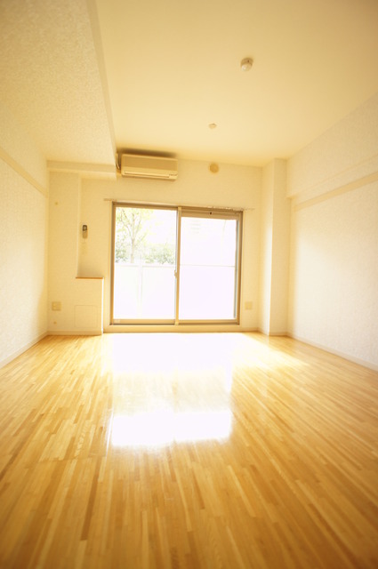 居室・リビング　エアコン付のきれいなお部屋